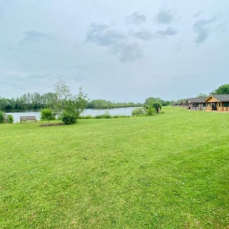 Reeds Lodge, Lake Pochard Саут-Керні Екстер'єр фото