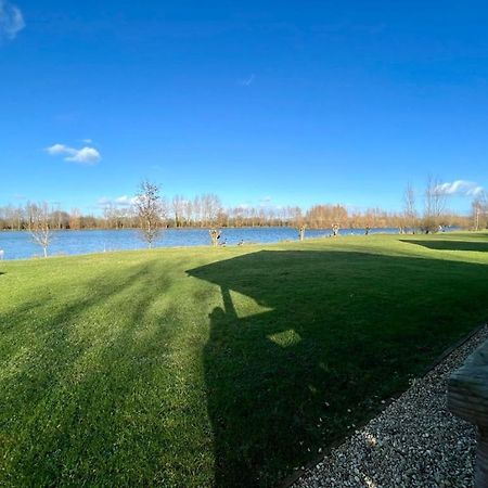 Reeds Lodge, Lake Pochard Саут-Керні Екстер'єр фото